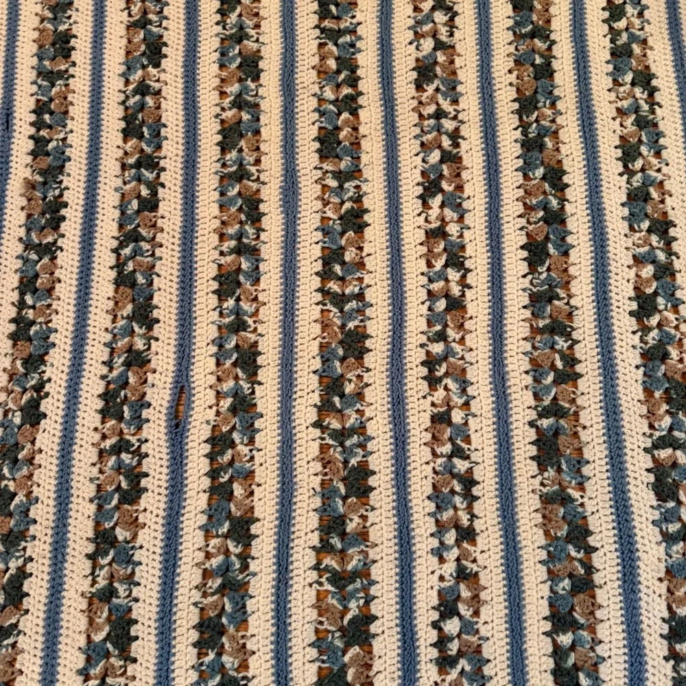 2.5 Vtg Handmade Mile a Minute Crochet Afghan 70.5x91.25 Blue Cream Striped